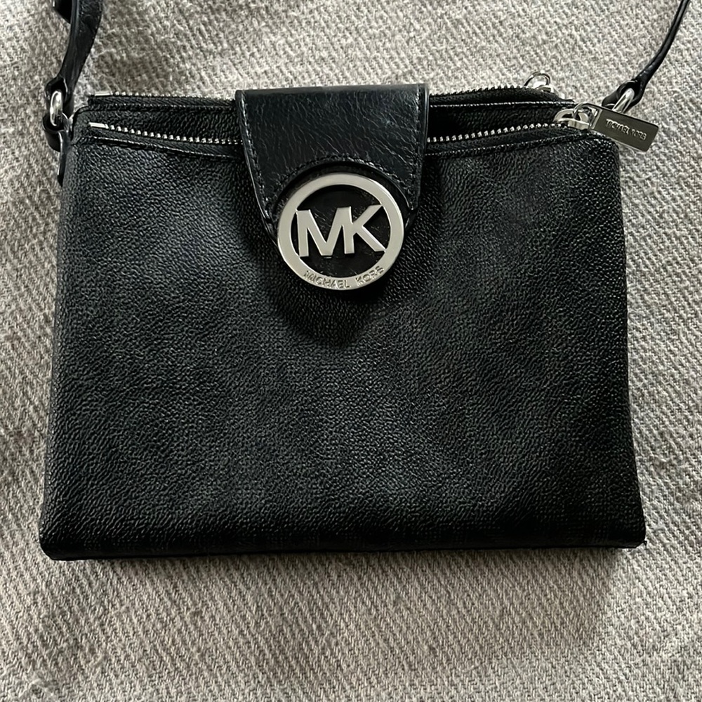 Black Michael Kors Crossbody